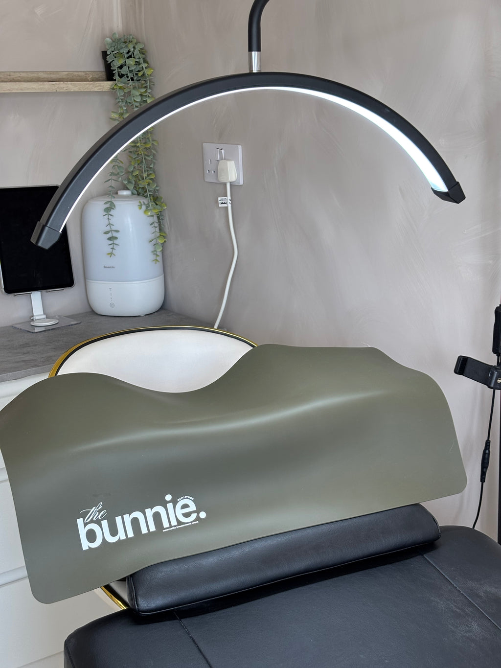 the bunnie cosmetic mat - chocolate