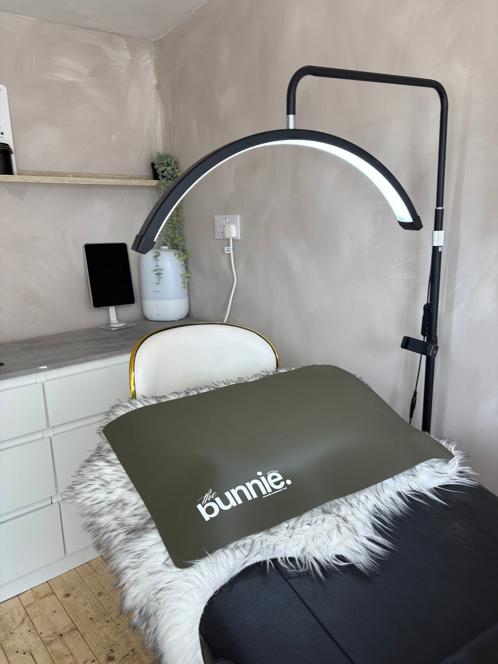 the bunnie cosmetic mat - chocolate