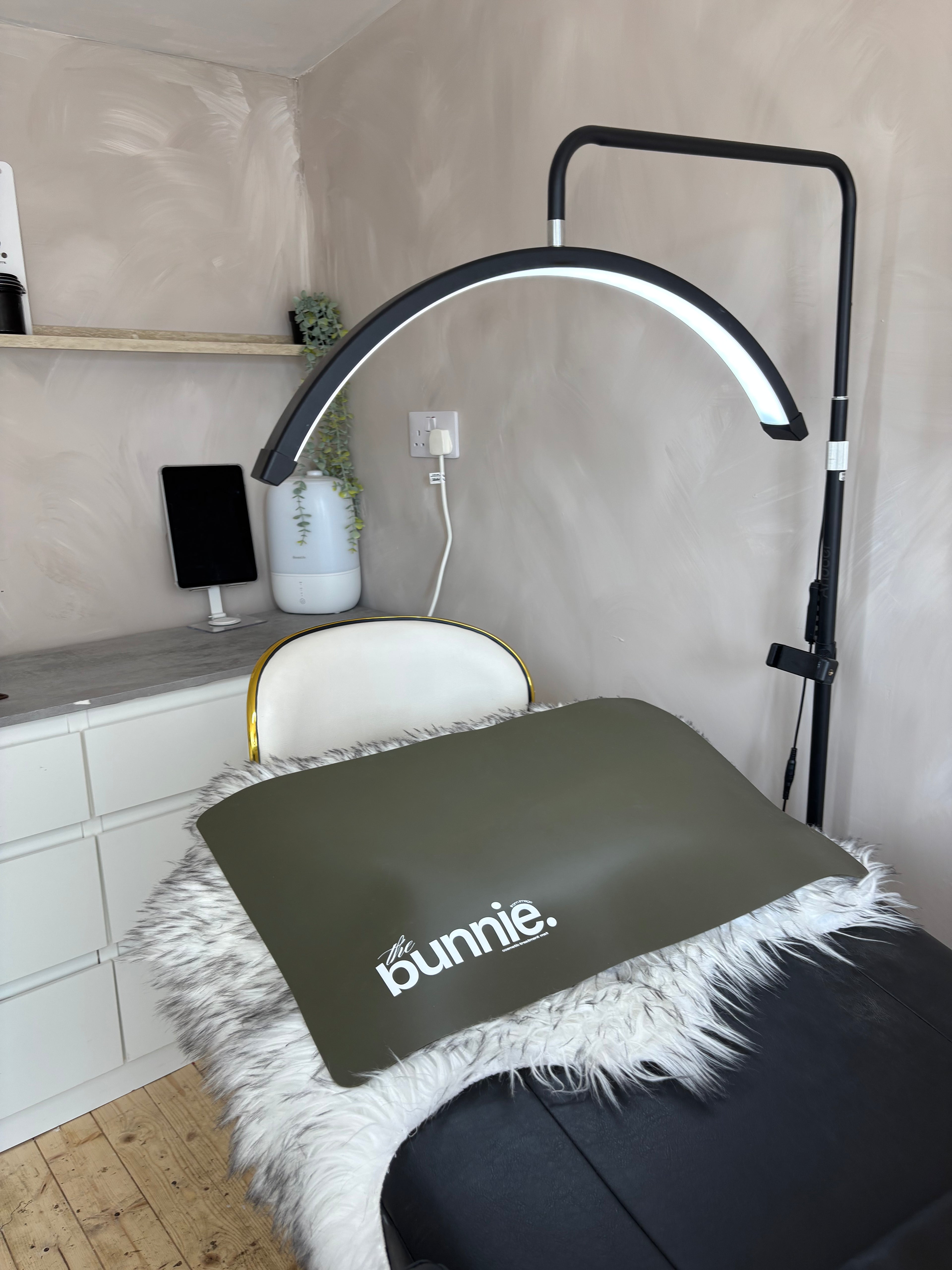 the bunnie cosmetic mat - chocolate